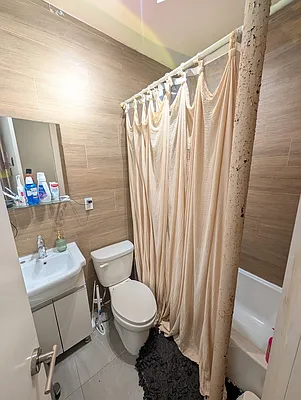 Bathroom, photo 1