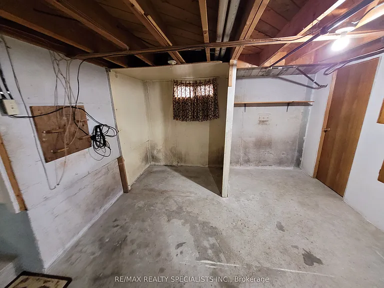 27 Toulon Cres — Photo 18