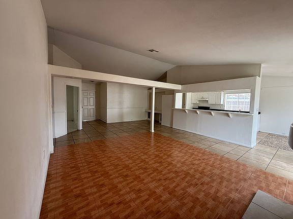 3rd image of 25210 Hazelwood Cir