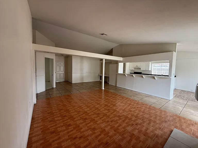 25210 Hazelwood Cir — Photo 3
