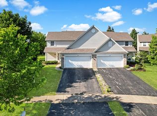 527 Northgate Cir, Oswego, IL 60543