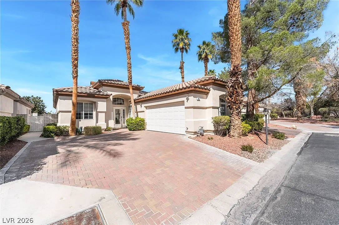 3 bed, 2.0 bath, 2005 sqft, $3,500 — Photo 4