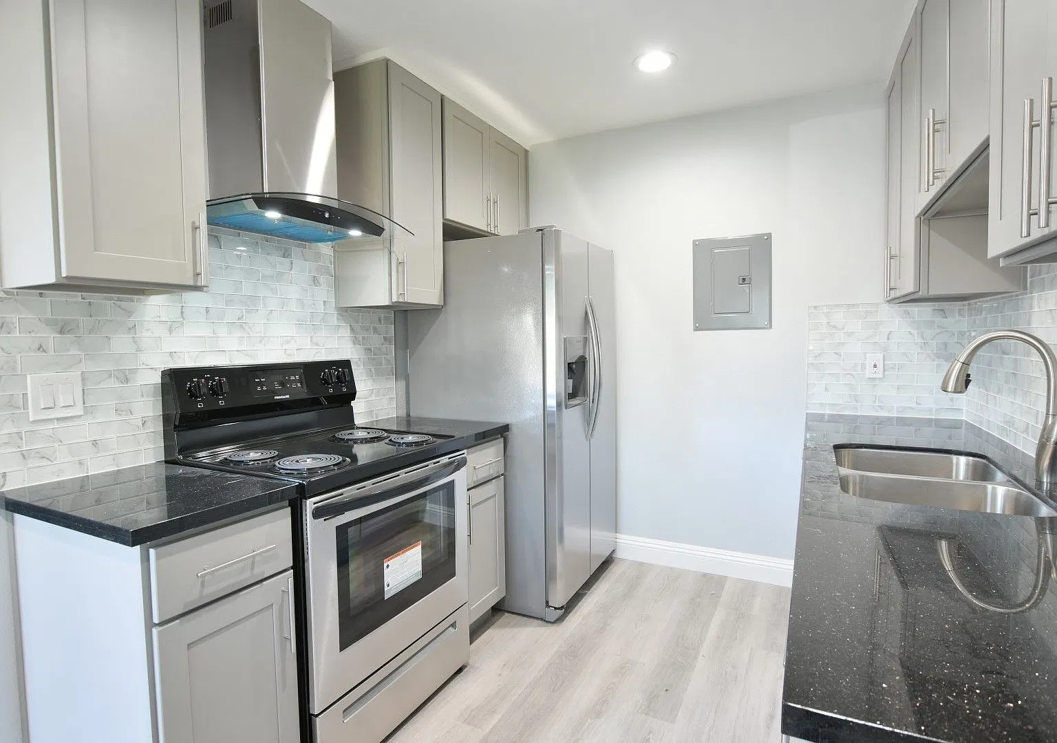 Hamilton Plaza Apartments — Photo 2