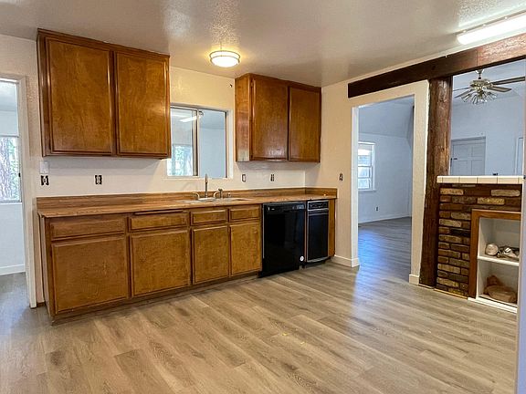5th image of 31924 Hilltop Dr