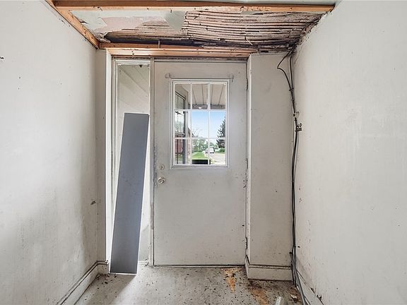 3rd image of 614 S River St