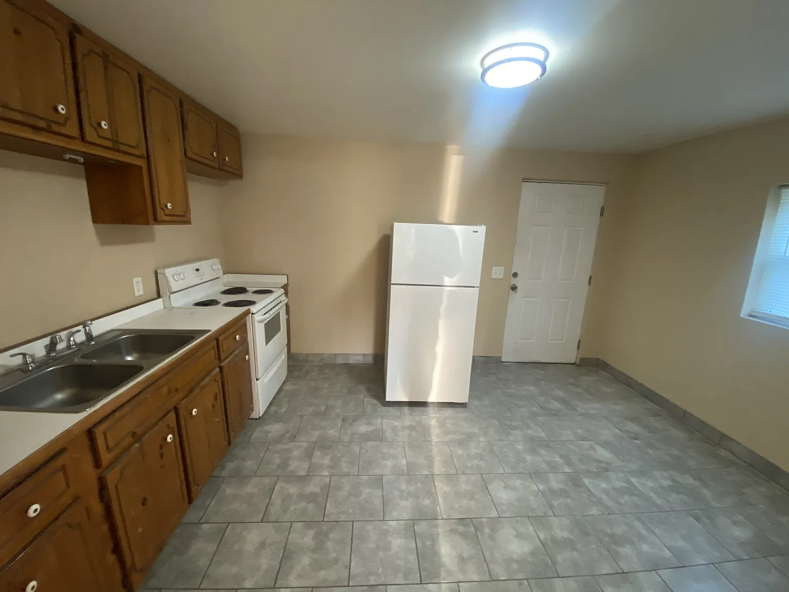 2 bed, 900 sqft, $750 — Photo 3