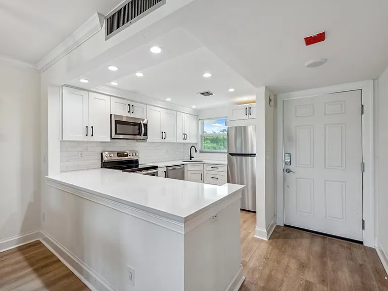 37 High Point Cir E #208 — Photo 5