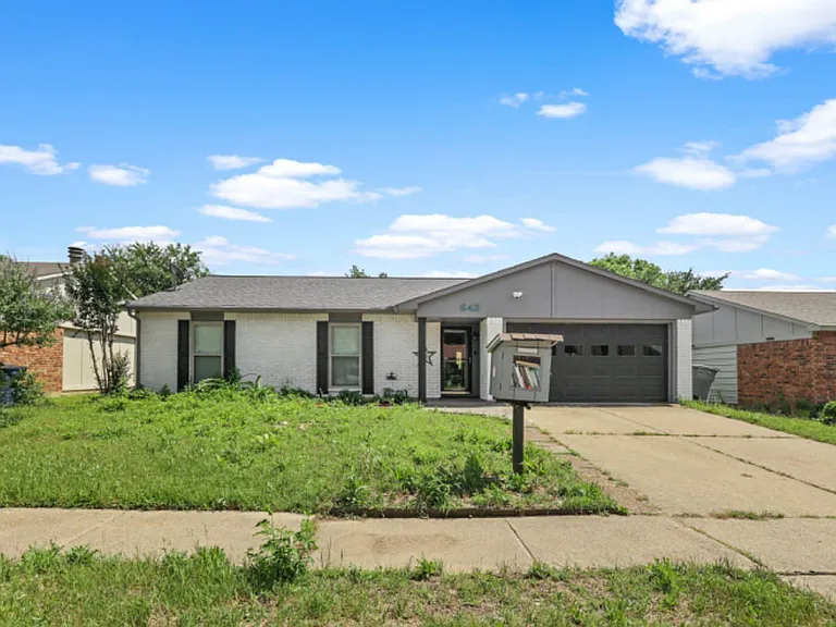 642 Sunny Slope Dr — Photo 1