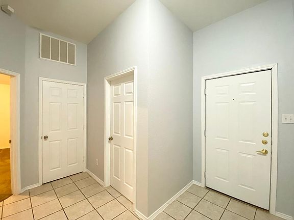 4th image of 303 Waterwood Dr