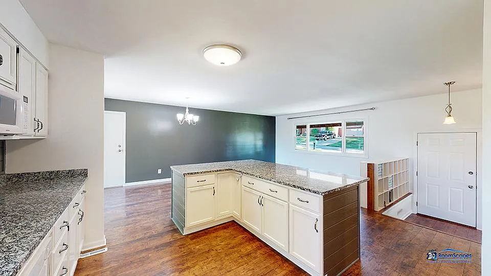 3702 W Clover Ave — Photo 3