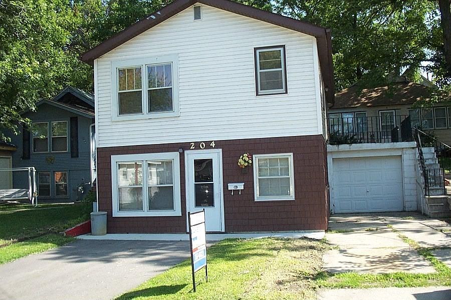 1st image of 204 Glen Cove Dr