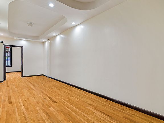 5th image of 187 Stanhope St APT 1L
