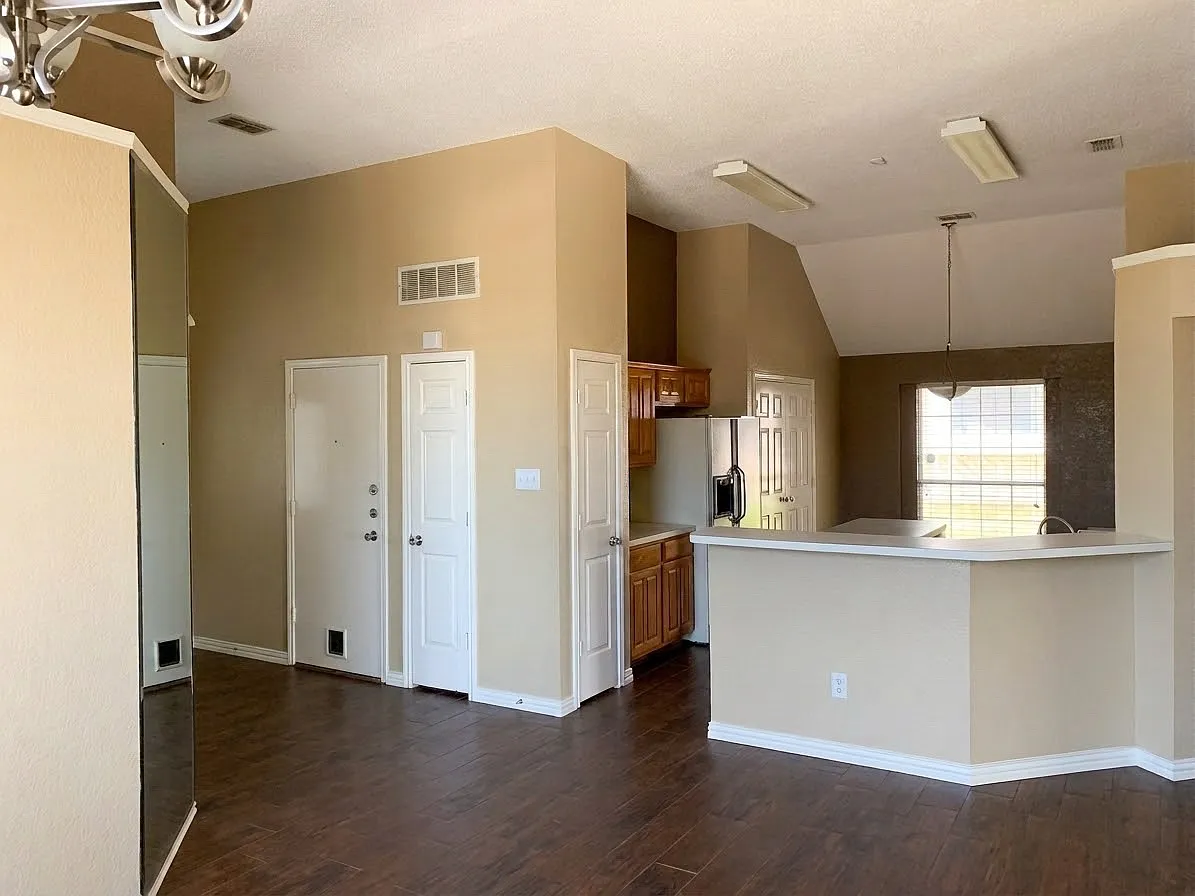 18504 Shadow Ridge Dr — Photo 3