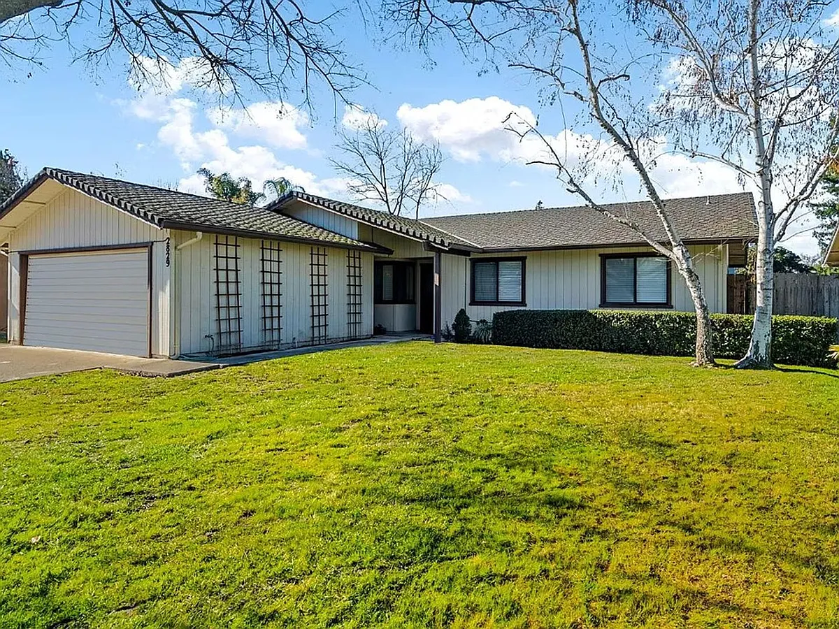 Building Photo - 2829 Smoke Tree Cir
