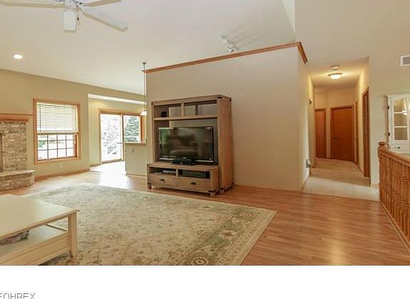 3rd image of 6785 Perennial Ln