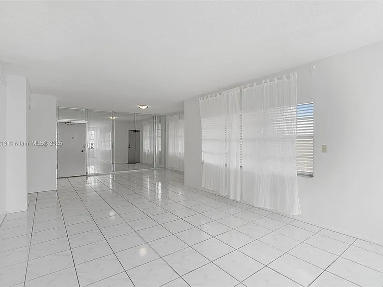 1965 S Ocean Dr — Photo 6