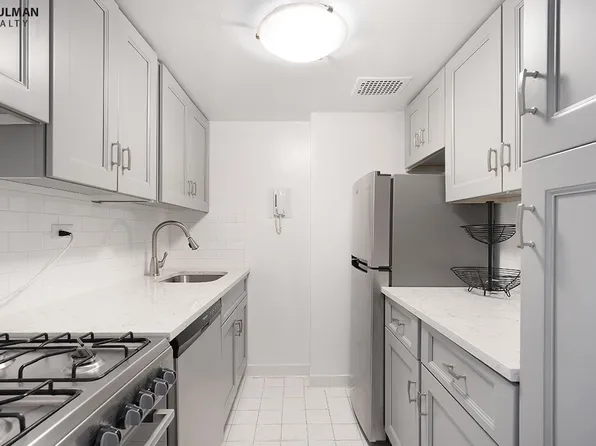 411 East 53rd Street image 7 of 15