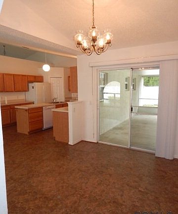 5th image of 70 Providence Ln