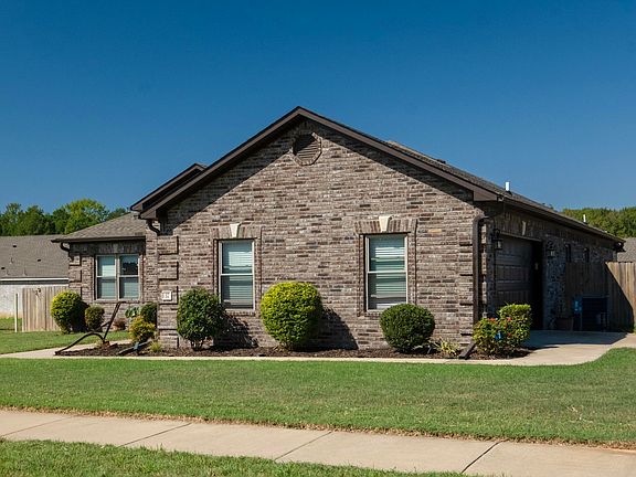 3rd image of 37 Aberdeen Dr