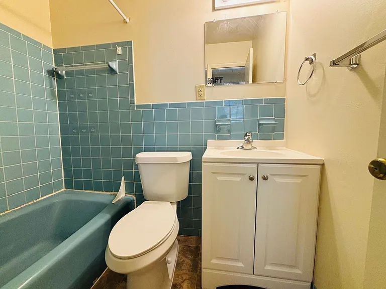 105 Sherwood Ct — Photo 12