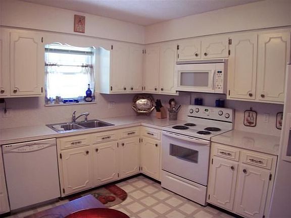 5th image of 619 Belair Dr