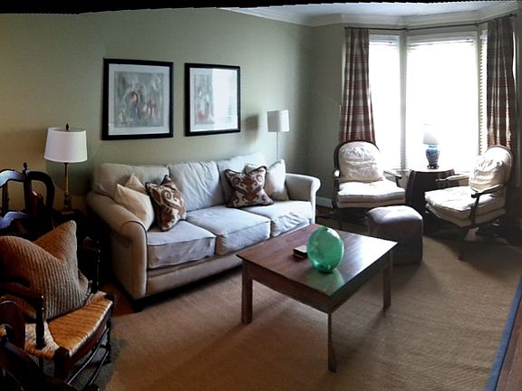 Tons of light- 9ft ceilings