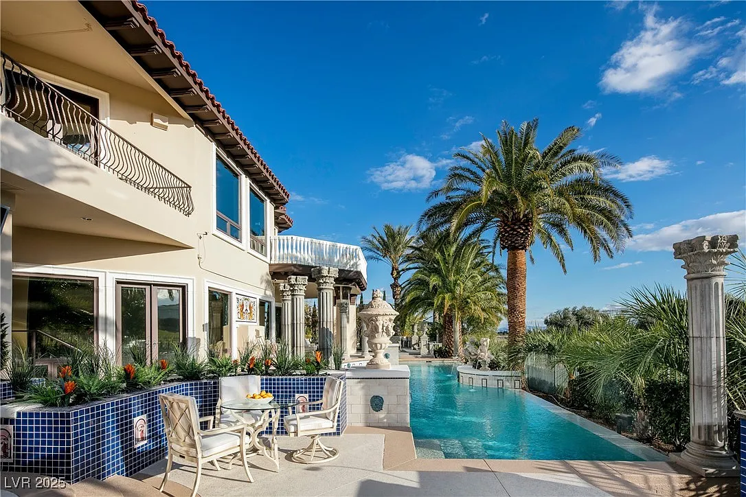 9 bed, 13.0 bath, 14706 sqft, $33,000 — Photo 2