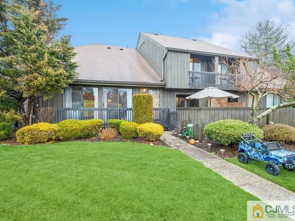 109 Westgate Dr, Edison, NJ 08820