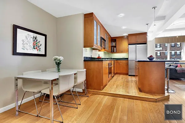 Sold by Bond New York | media 5