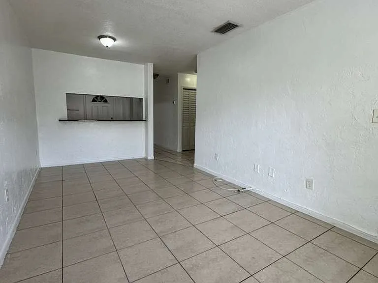 3390 NW 30th St #3 — Photo 15