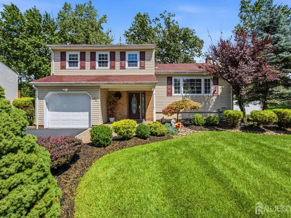 44 Lamar Ave, Edison, NJ 08820