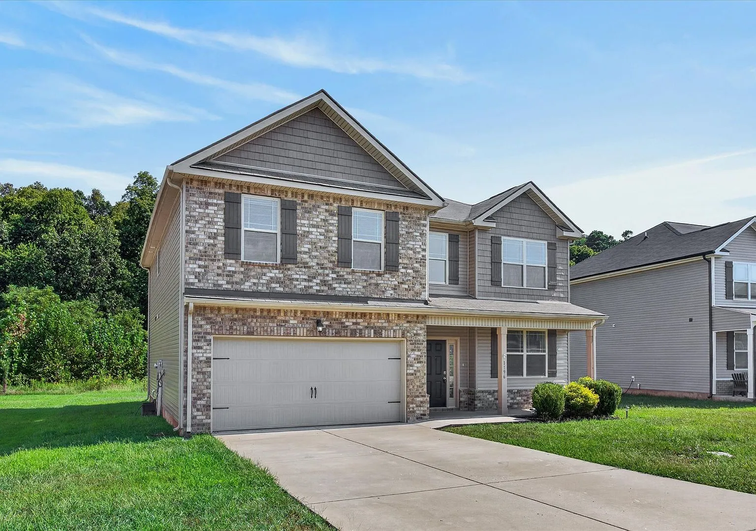 Pet Friendly Five Bedroom! — Photo 2