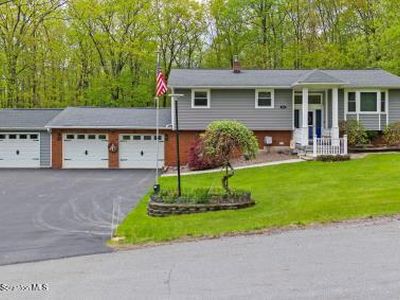 210 Willow Dr, Lake Ariel, PA, 18436
