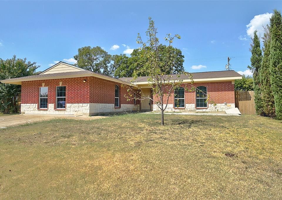 1st image of 4413 Pineridge Dr