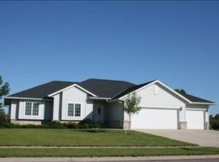 606 Mercedes Dr, Marshall, MN 56258