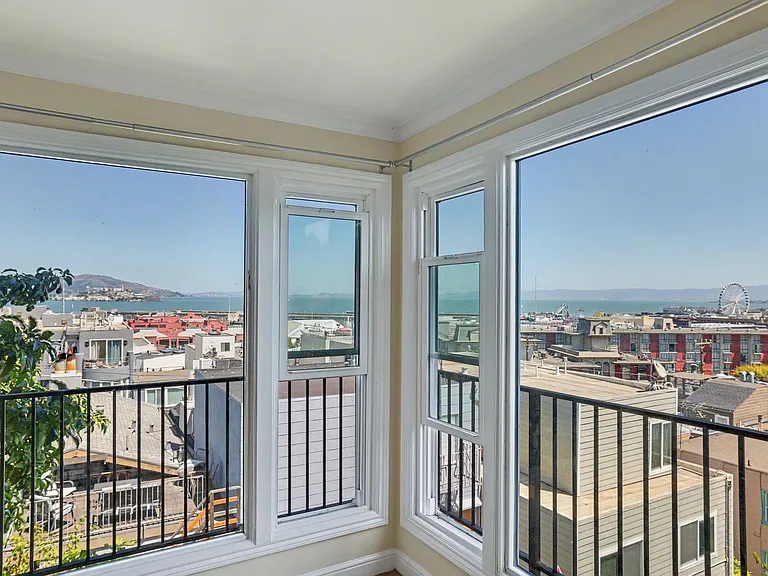 Renovated 3br W/ Dining Room. Views! Parking Avail., Free Laundry! — Photo 7