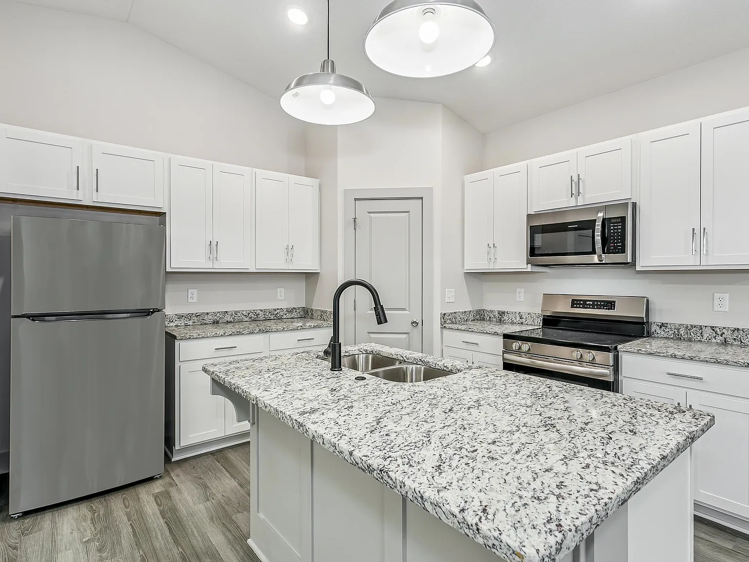 3 bed, 1221 sqft, $1,495 — Photo 3
