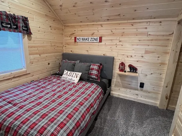 174 N Shore Dr, Fountain City, WI 54629