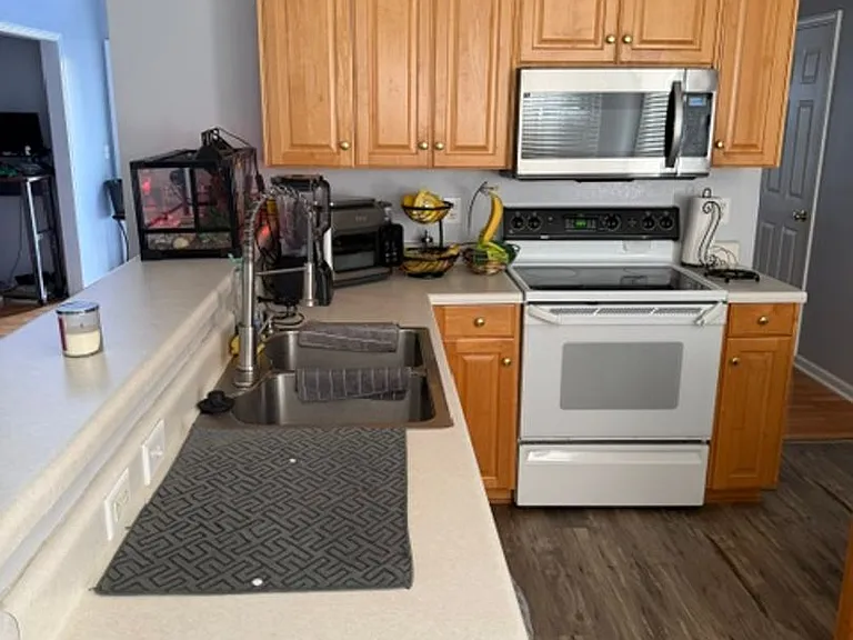 10402 Friarsgate Rd — Photo 6