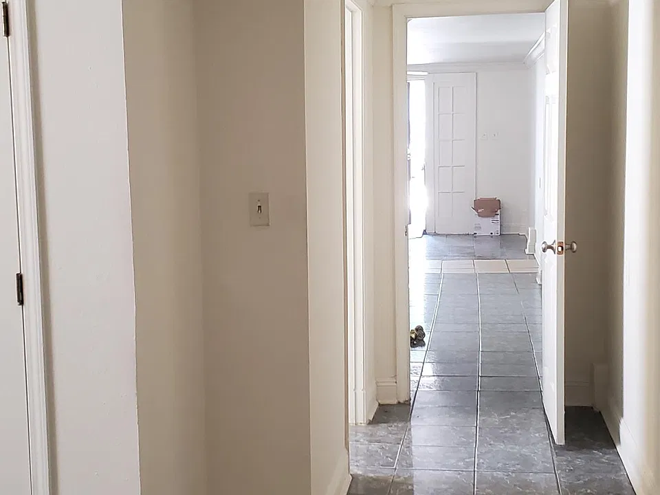 view toward front doot