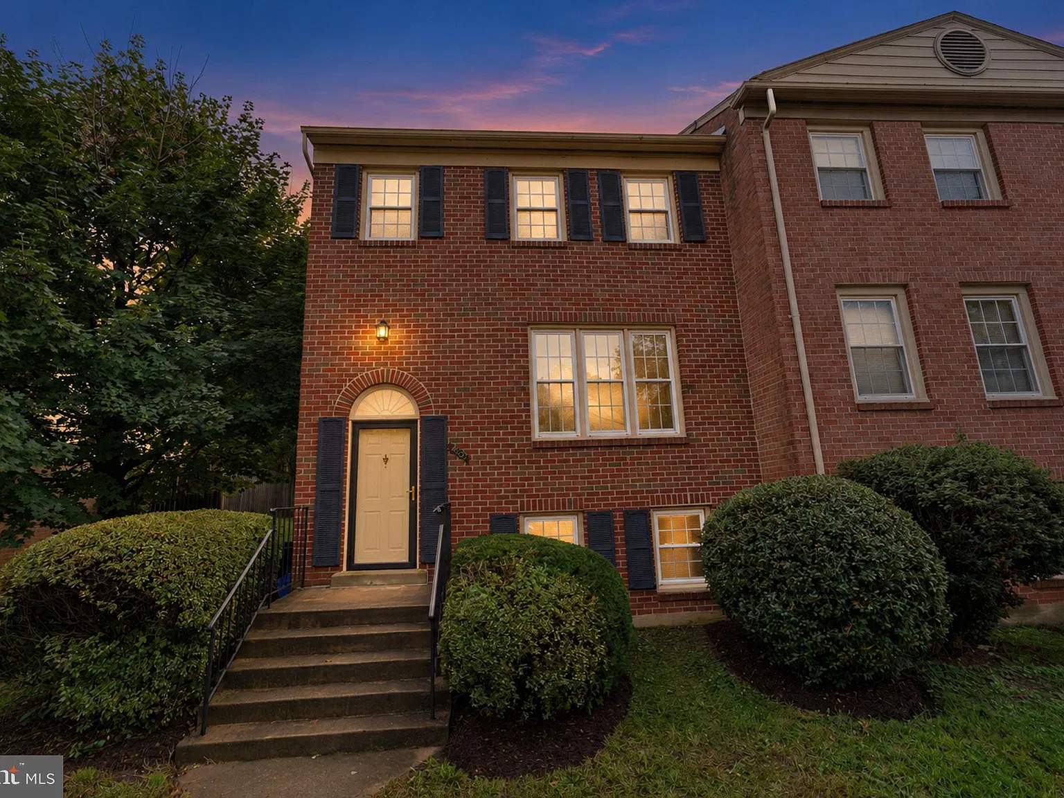 3 bed, 2.5 bath, 2090 sqft, $3,400 — Photo 1