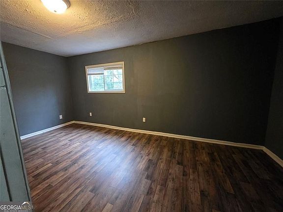 4th image of 378 Cowan St