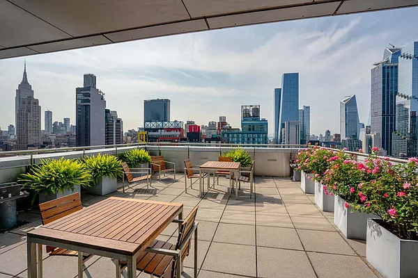 Sold by HighRiseNY | media 1