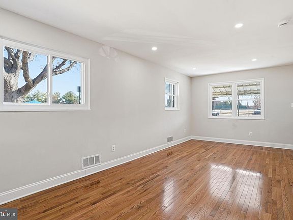 5th image of 5916 8th St NE