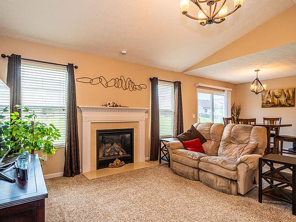 4th image of 1106 Meadowsweet Dr