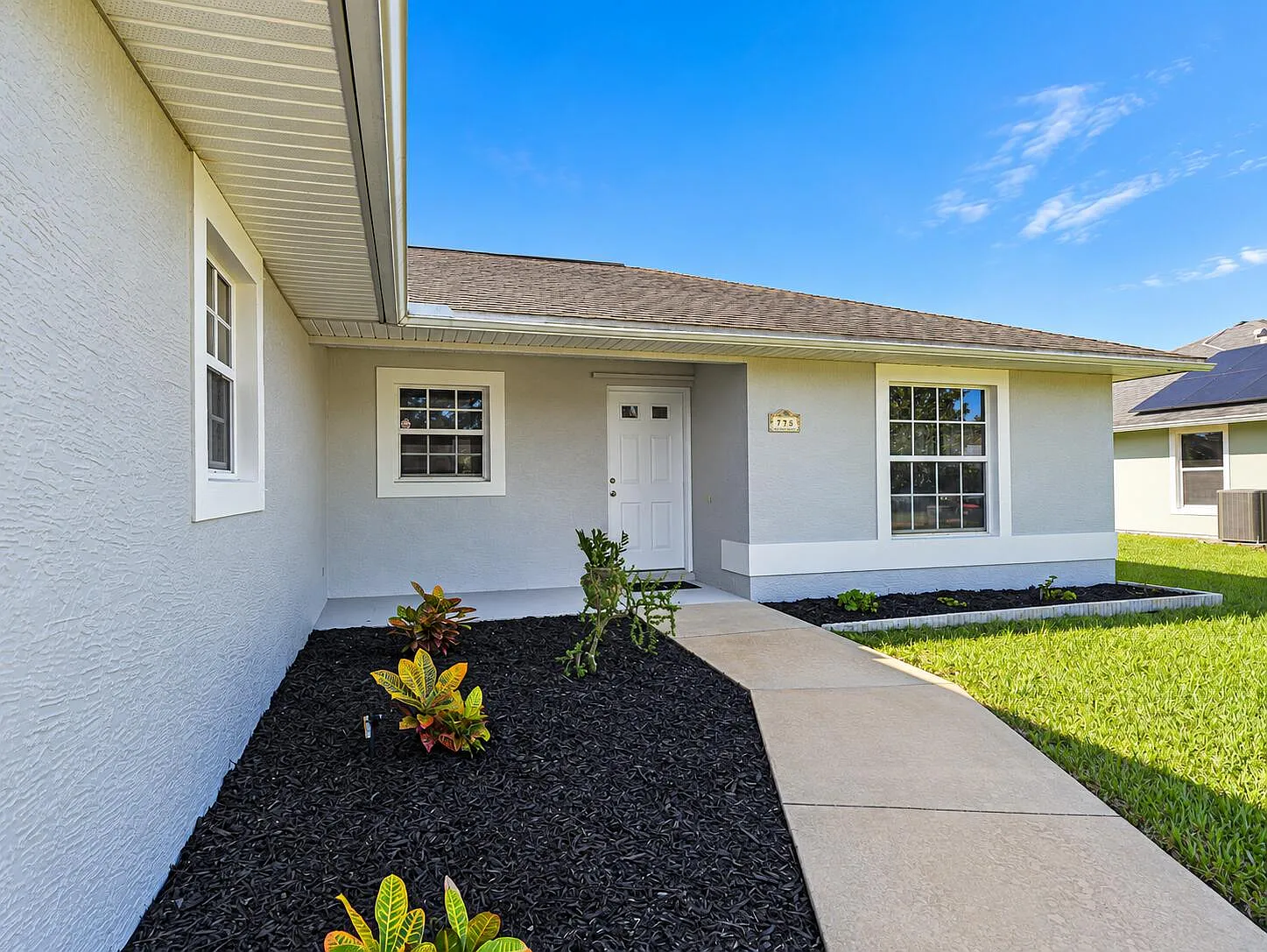 3 bed, 2.0 bath, 1087 sqft, $2,100 — Photo 4