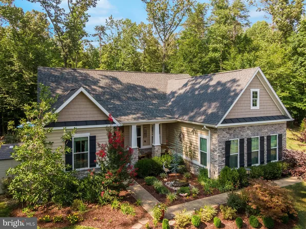 12815 Classic Springs Dr, Manassas, VA 20112