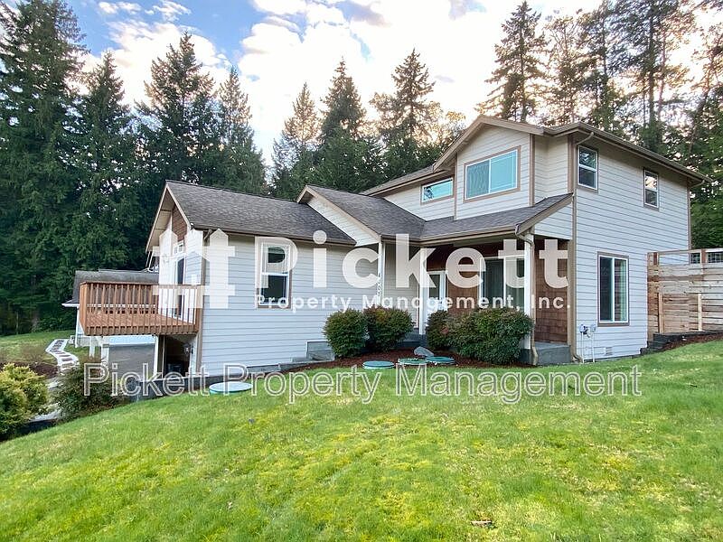 1st image of 4007 NE Luxury Ln