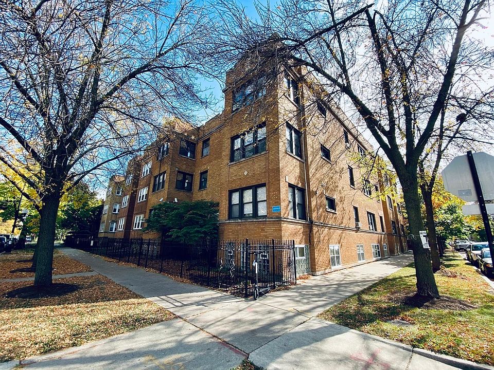 1st image of 3821 W Wrightwood Ave #3