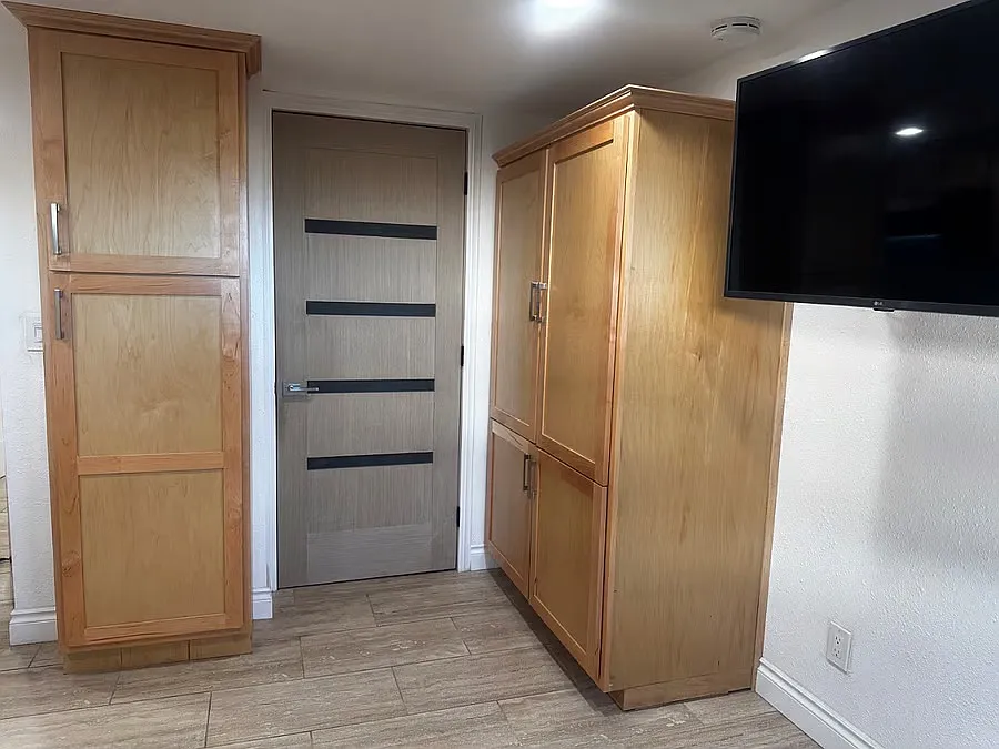 Studio, 300 sqft, $2,300 — Photo 3